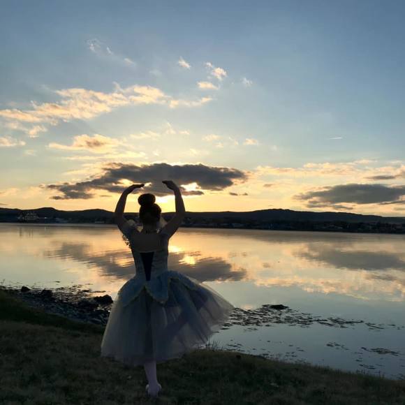 Meet your Posher, April - Picture 1 of 1